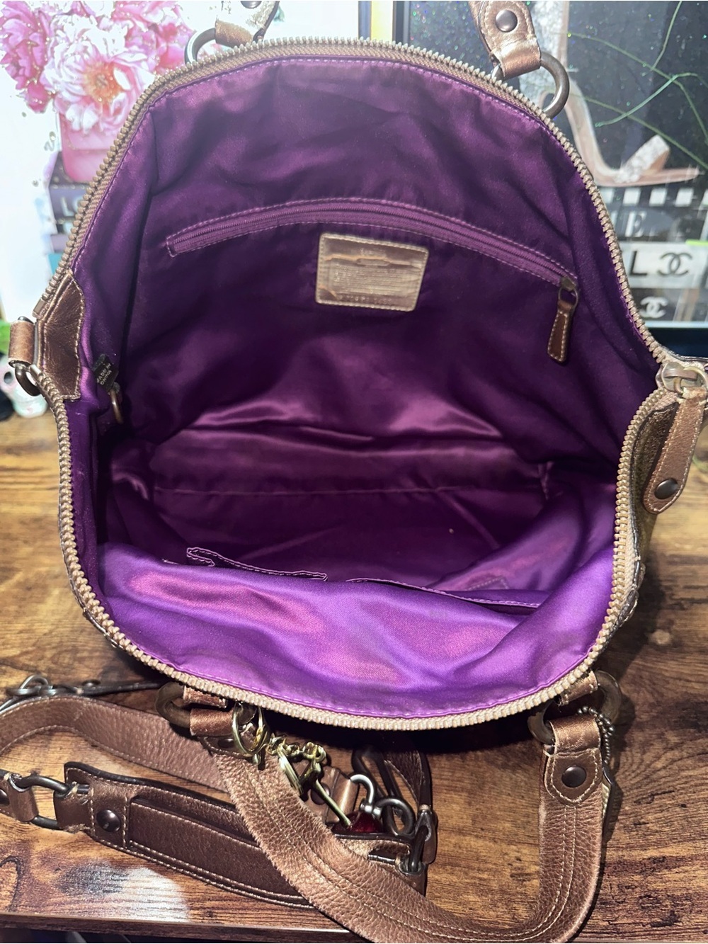 2009Coach Madison Claire satchel is crafted from metallic bronze pebbled leather - Picture 9 of 13